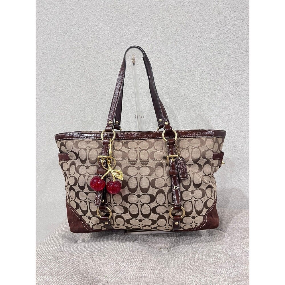 COACH SIGNATURE GALLERY tote.. - Picture 2 of 10